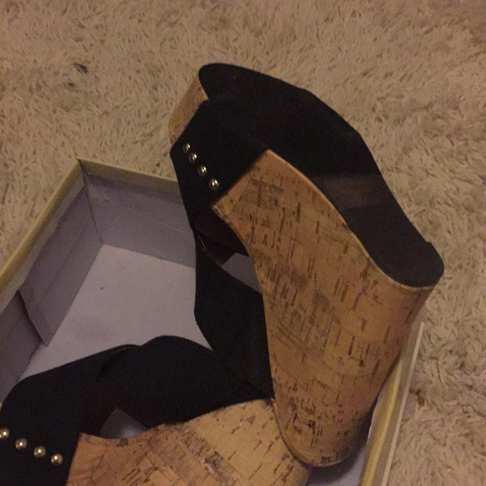 Shoes - Picture 2 of 3
